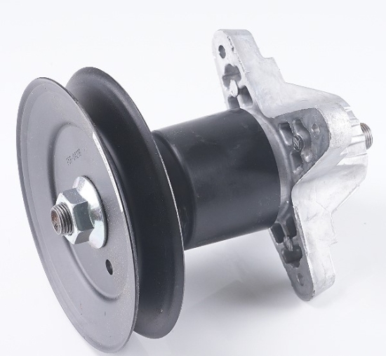 Ersatzteile Gutbrod Rasentraktoren GLX 92 RA Typ: 13AA506E690 (2002) Mähwerk E (36"/92cm) mit 1 Spannrolle MESSERSPINDEL VOLLST:5.39 DIA